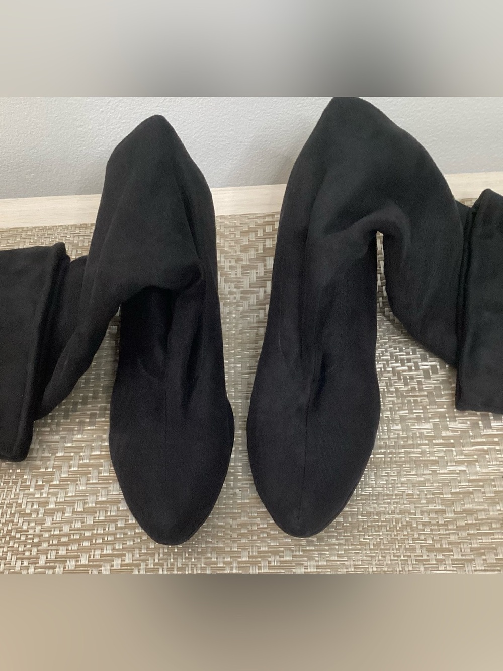 Vero Cuoio, Black Women's over the Knee-High Boots - Sleek Stretch Upper